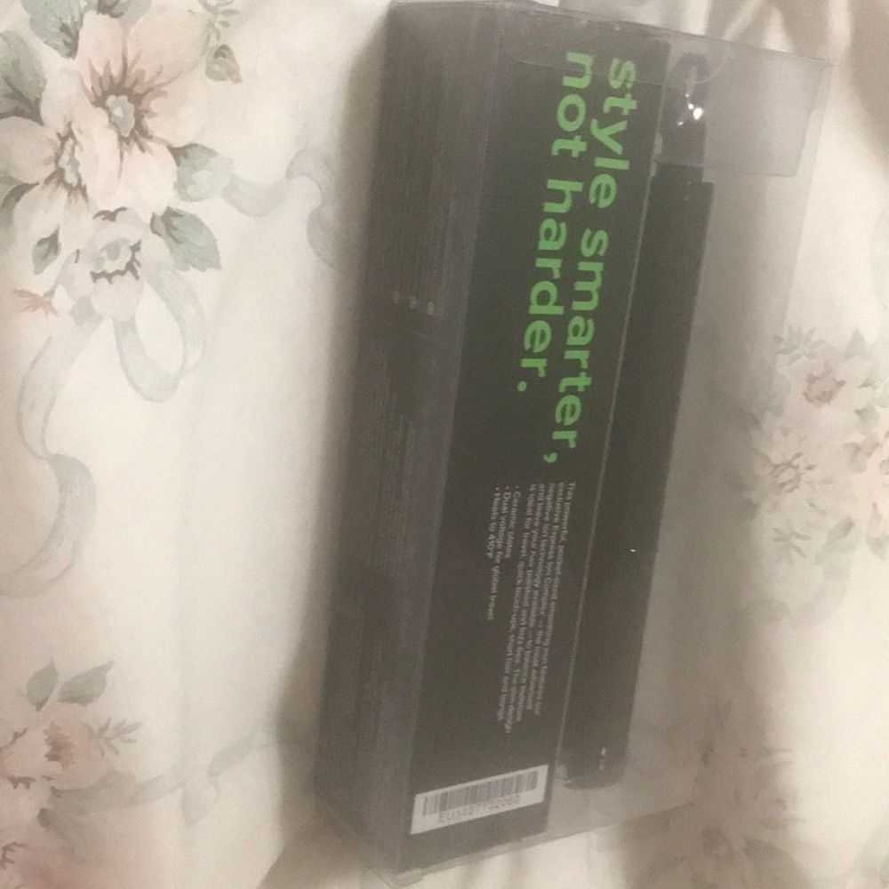 Express mini smooth straightener by Paul Mitchell
